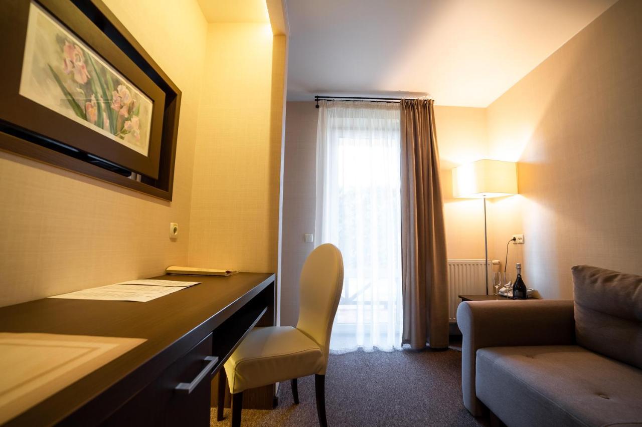 Sribni Leleky Hotel & Spa Lutsʼk Exterior foto